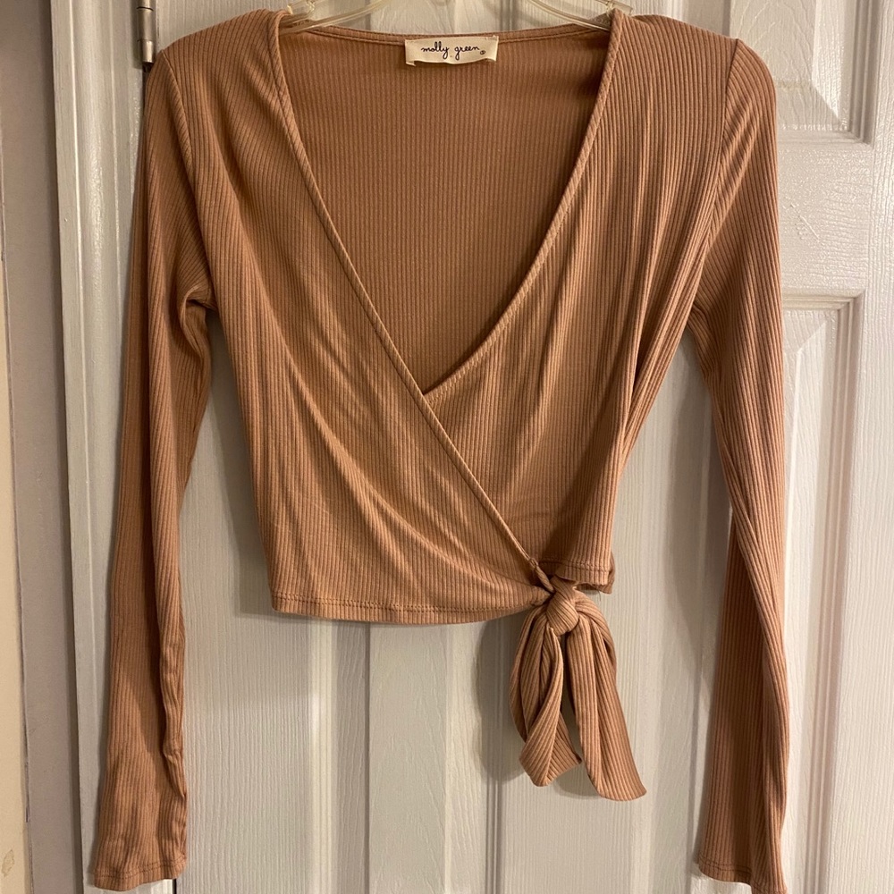 Front tie long sleeve crop top